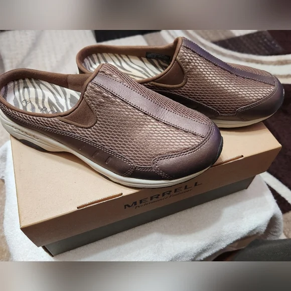 Merrell Women Chocolate Mesh Slip-Ons - Picture 3 of 4